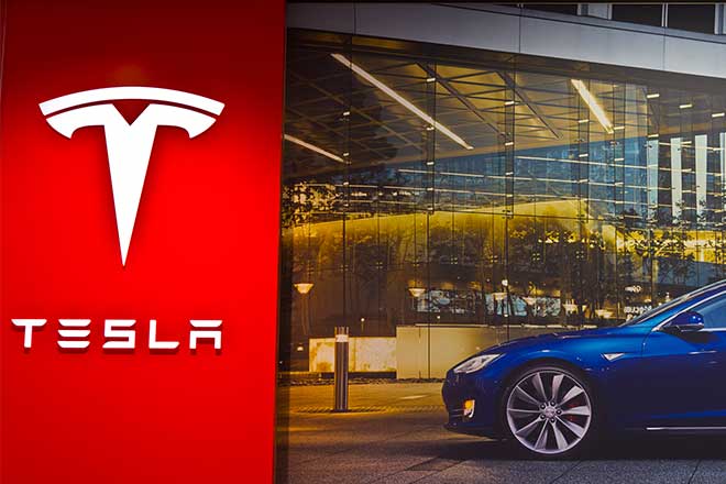 Tesla’s Innovative Autopilot Advances the Insurance Industry