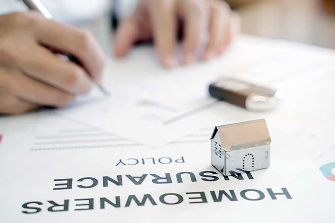 when to get homeowners’ insurance when buying a house